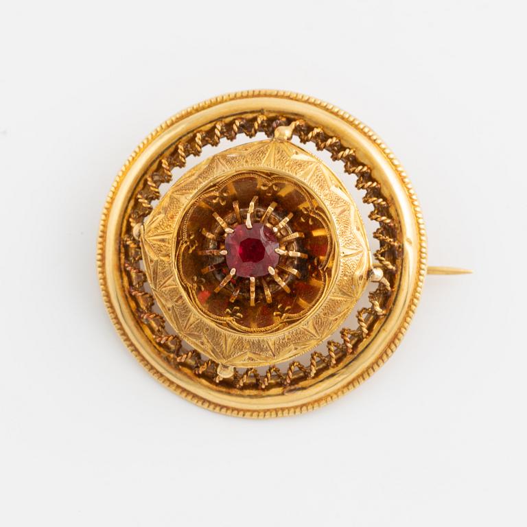 Brosch, Frankrike, 1800-tal, 18K guld med syntetisk sten.
