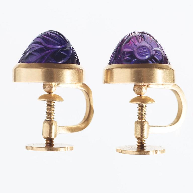 A pair of Wiwen Nilsson 18k gold and amethysts ear-studs, Lund 1951.