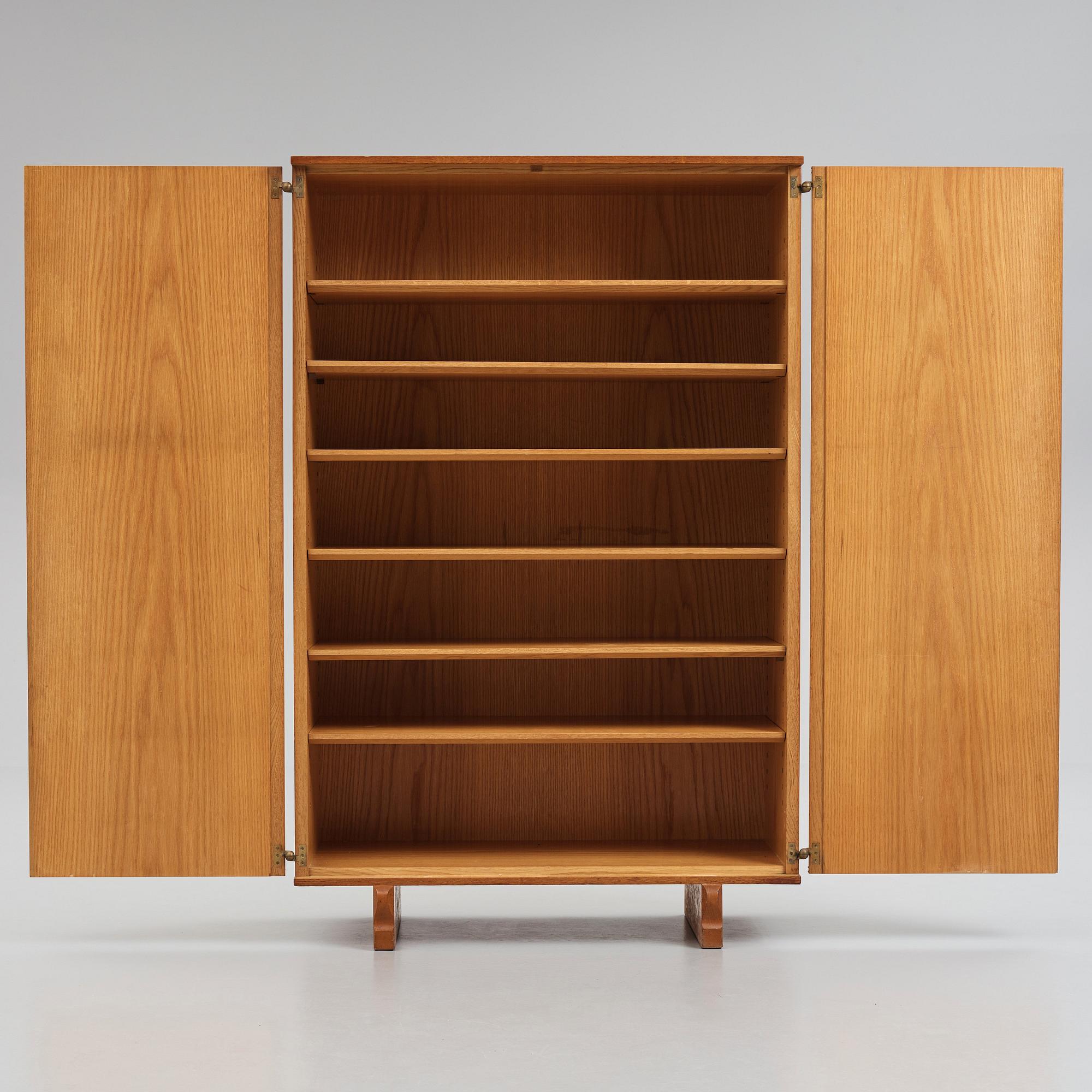 Josef Frank, a cabinet covered with Georges Peltier's 'Plan de Paris à vol d'oiseau', Svenskt Tenn, Stockholm, ca 1937-1943. - Bukowskis Josef Frank, a cabinet covered with Georges Peltier's 'Plan de Paris à vol d'oiseau', Svenskt Tenn, Stockholm, ca 1937-1943. - Bukowskis
