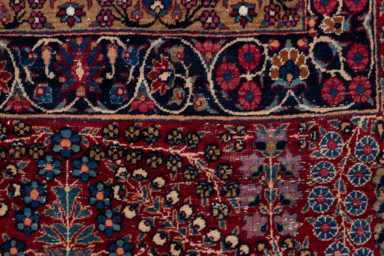 A carpet, an antique/a semi-antique Yezd, ca 557-562 x 366,5-370,5 cm.