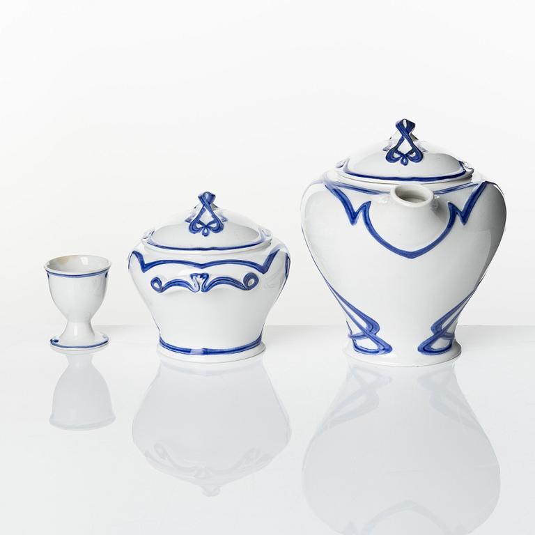 Villeroy & Boch, a 15 pieces creamware part service 'Blaue Olga', Dresden, early 20th century.