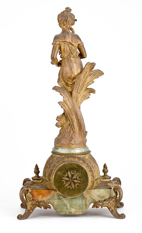 BORDSPENDYL, mässing och alabaster, märkt Ferrville Suan, 1800/1900-tal.