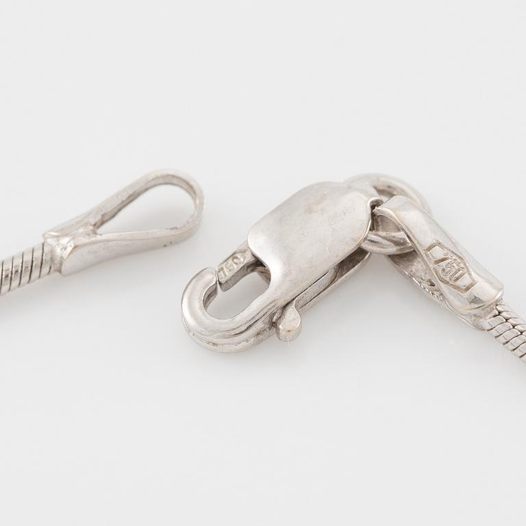 Hängsmycke, Engelbert, 18K guld/vitguld med briljantslipade diamanter, kedja 18K vitguld.