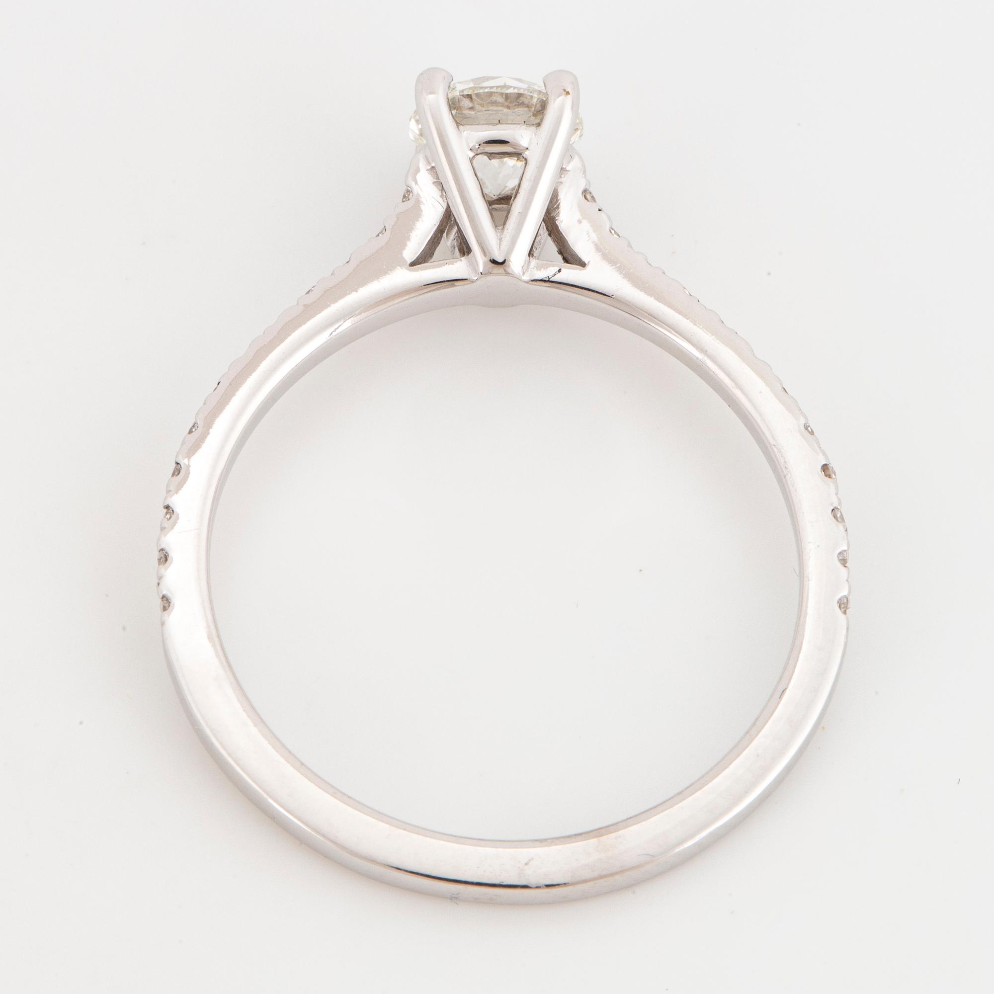 0,57 ct brilliant-cut diamond ring.