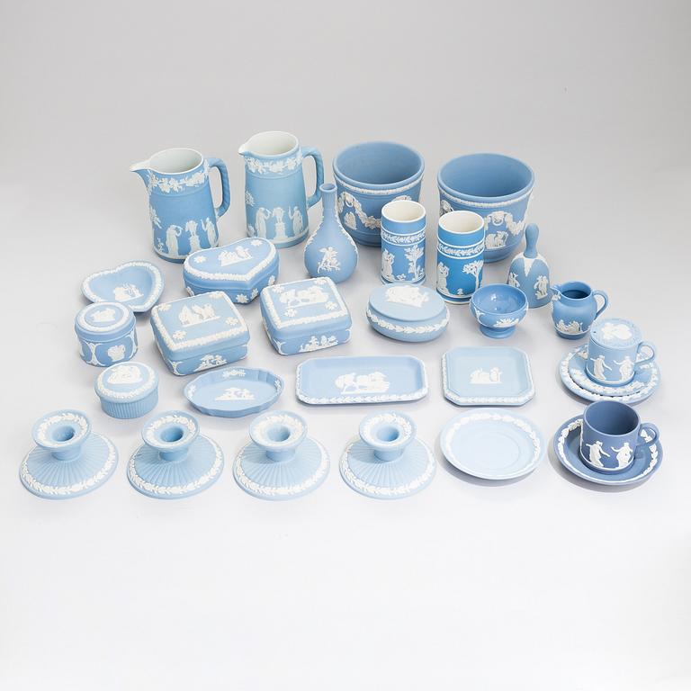 WEDGWOOD, Jasperware, 30 delar, England 1900-talets andra hälft.