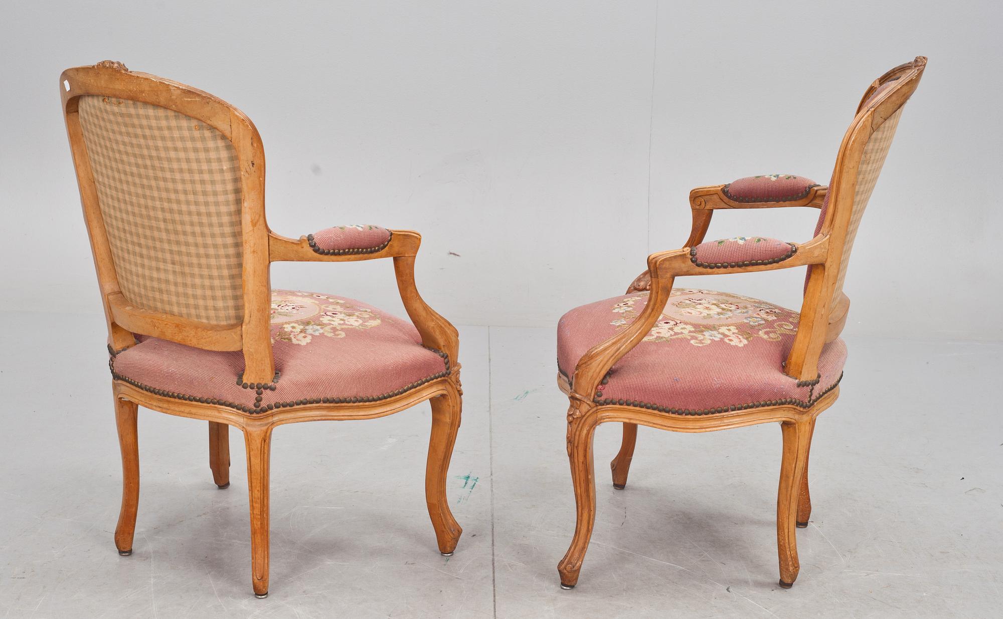 KARMSTOLAR, ett par. Rokokostil, 1900-tal.