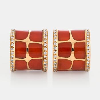 994. A pair of Paul Binder earrings in 18K gold and coral set with round brilliant-cut diamonds.