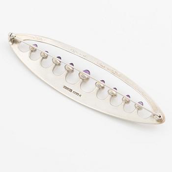 Bent Knudsen, brosch, silver med cabochonslipade ametister.