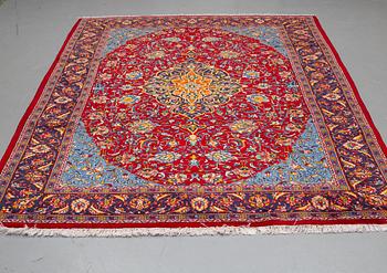 A CARPET, Sarouk, ca 315 x 223 cm.