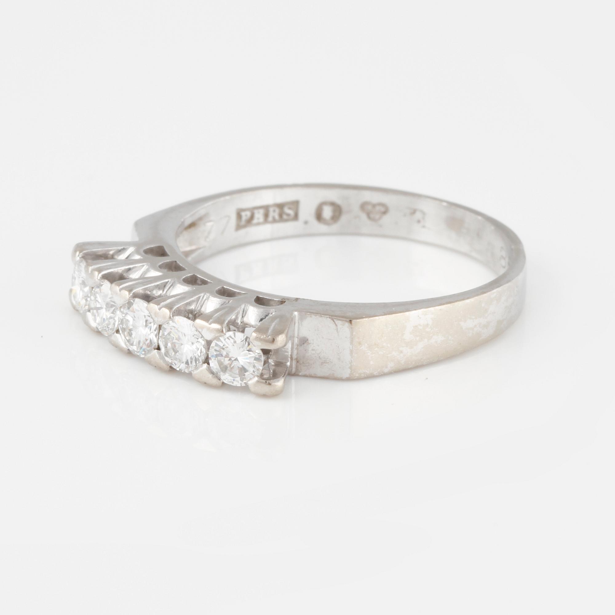 RING, med 5 briljantslipade diamanter, 0.50 ct.