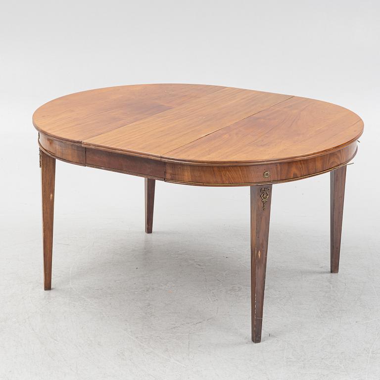 A late Gustavian dining table, 18th/19th century.