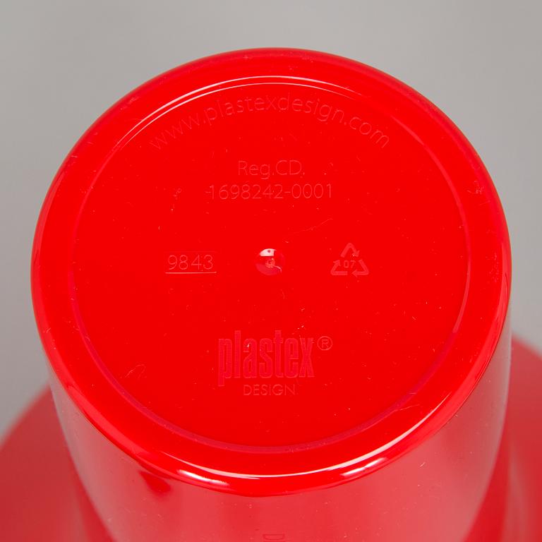 Eero Aarnio, erä kodintuotteita, 13 kpl, eri valmistajia.