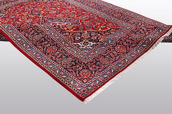 A carpet, Kashan, ca 370 x 267 cm.