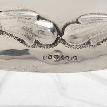 Presenterfat, silver, barockstil, Silvervarufabriken J Grönroos, Kristianstad 1935.