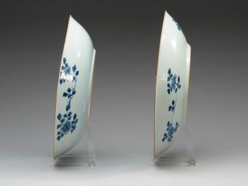 A pair of blue and white chargers, Qing dynasty, 18th Century.