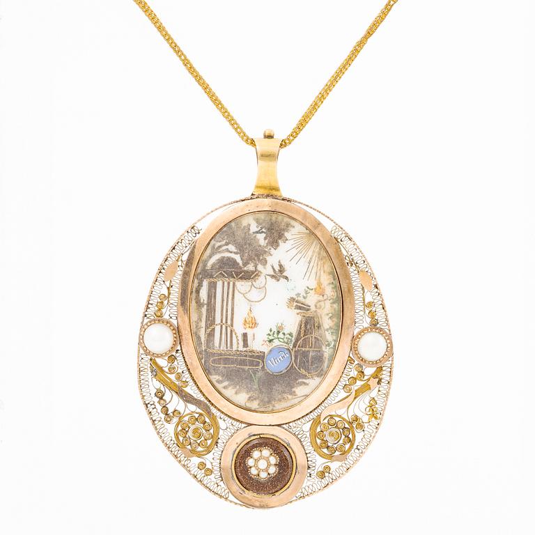 Collier, 18K guld med filigranarbete med halvpärlor och måleri, kedja 18K guld.