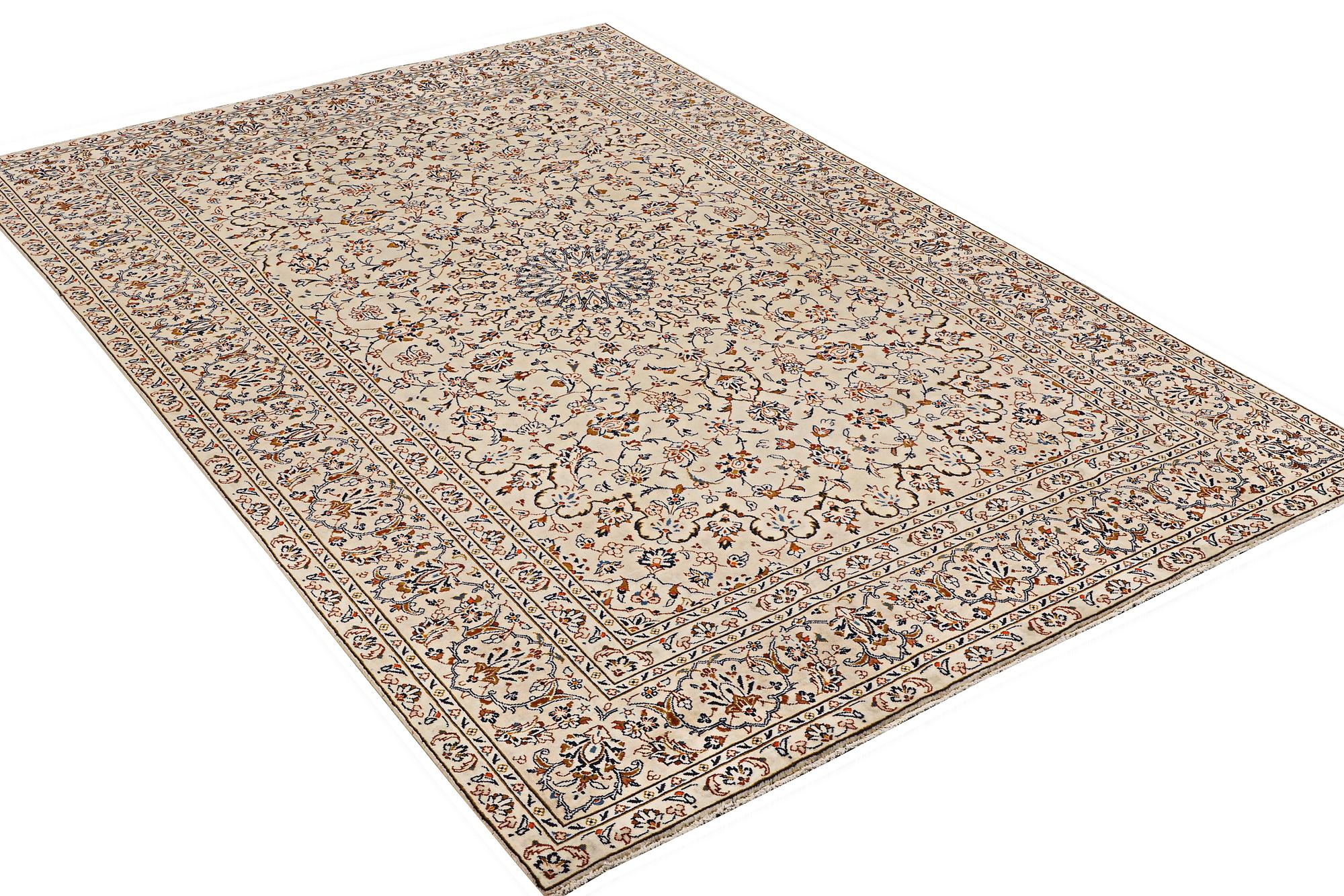 Matta, Keshan, ca 352 x 240 cm.