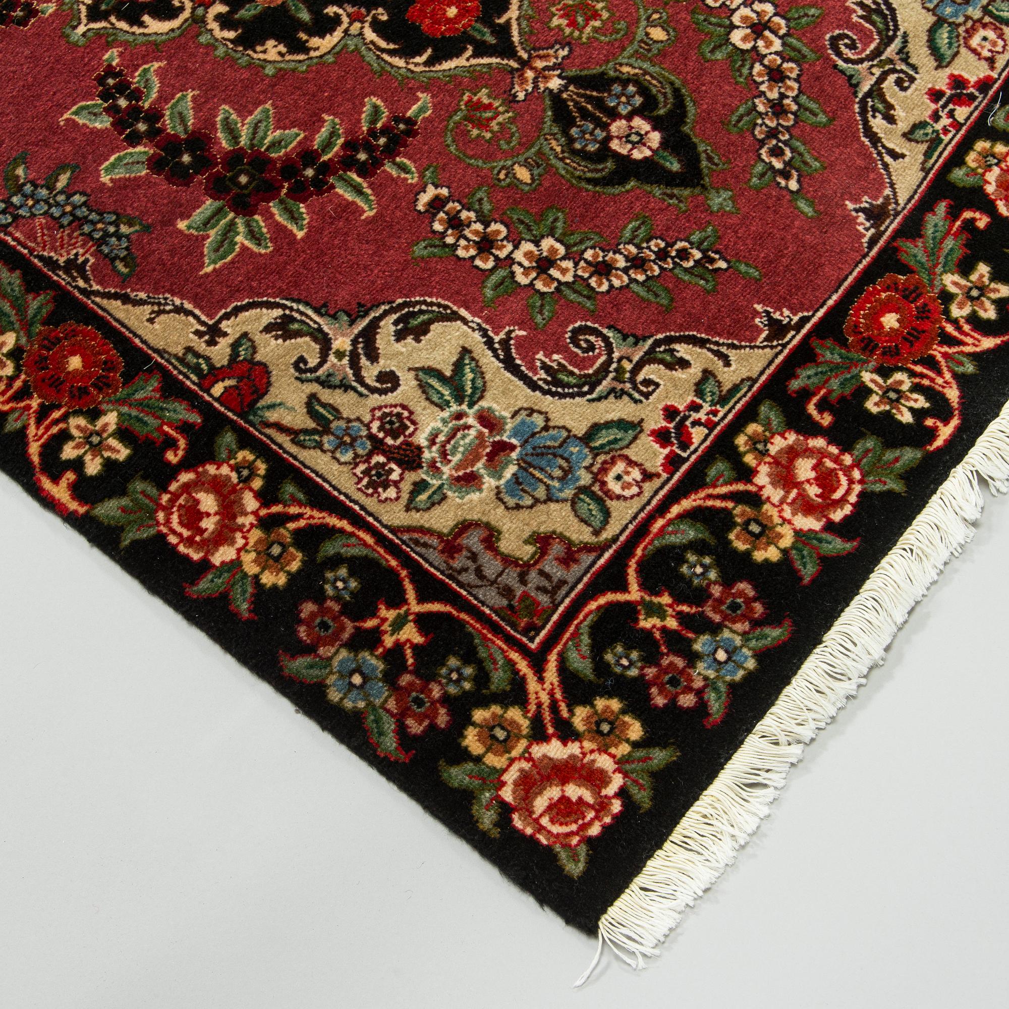 A runner, Tabriz part silk, so called 50 Radj. Ca. 400 x 90 cm.