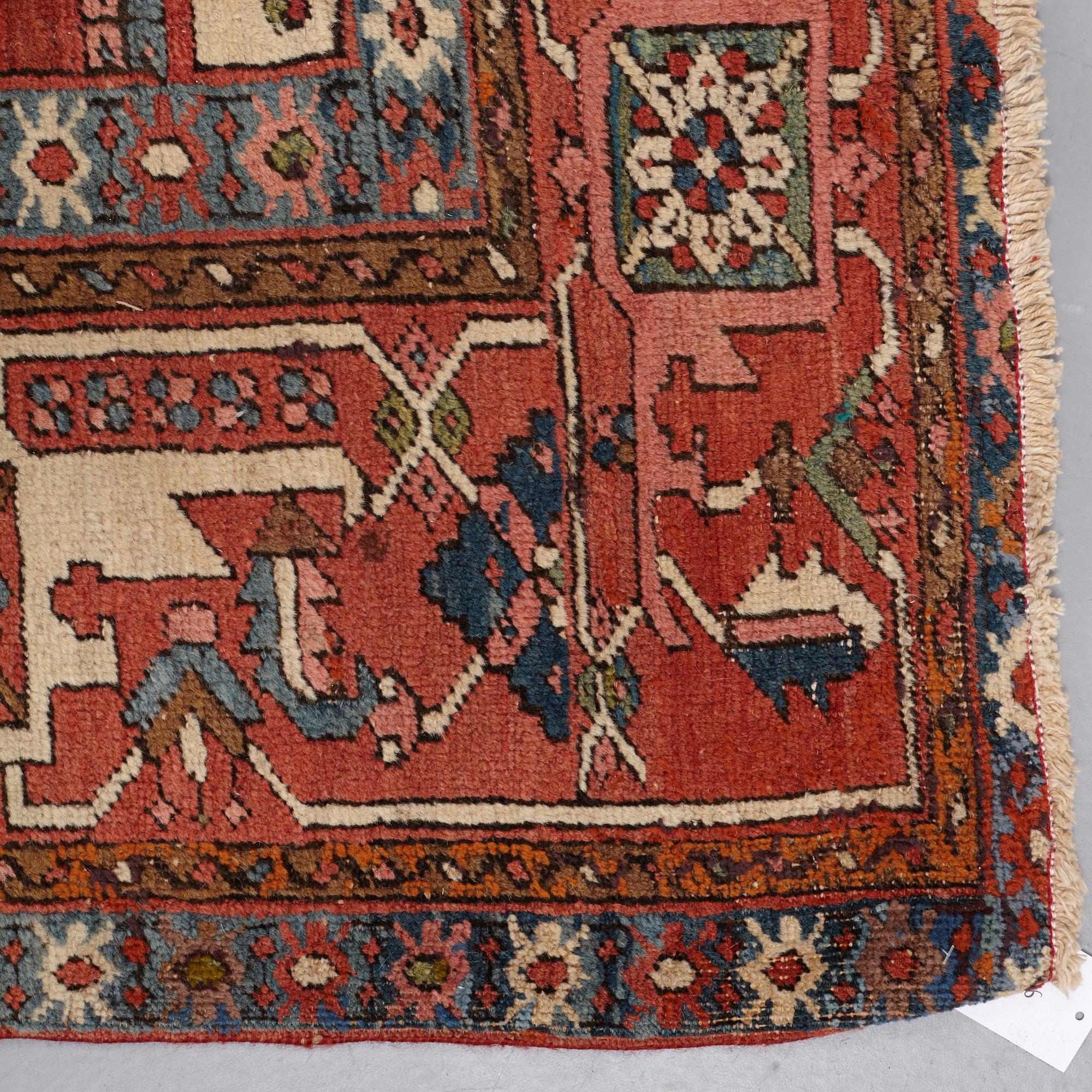 A CARPET, an antique Heriz, ca 479-491 x 310-327 cm.