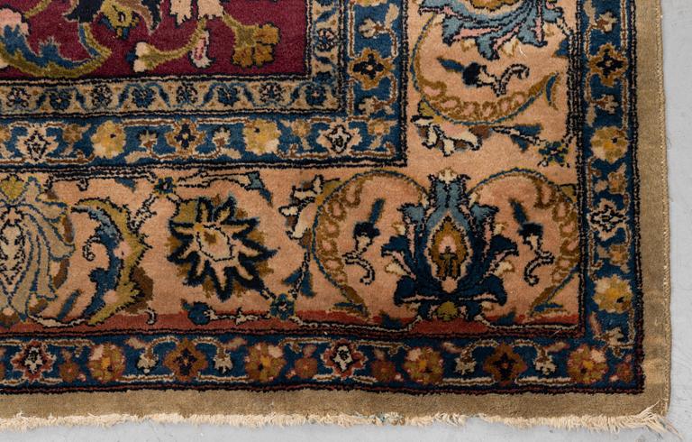 A carpet, semi-antique Tabriz, ca 357,5 x 256 cm.