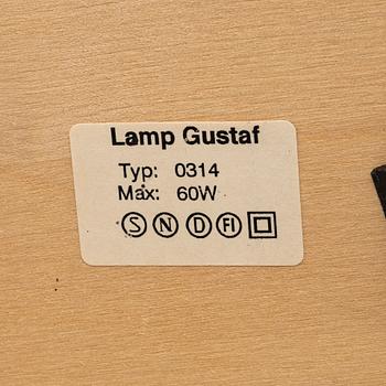 A floor lamp from Lamp Gutaf.