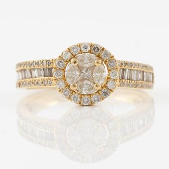 Ring in 18K gold set with navette, brilliant-cut, and baguette-cut diamonds.