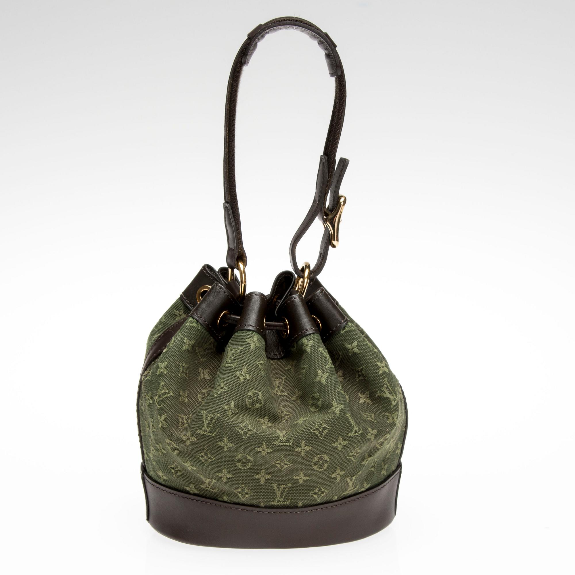 LAUKKU, "Noelie", Louis Vuitton.