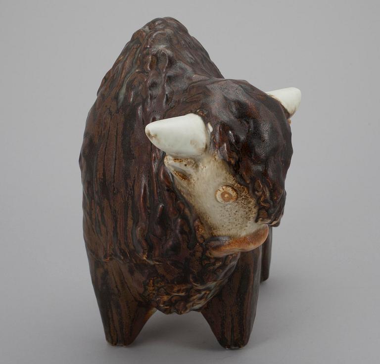 FIGURIINI, keramiikkaa, design Taisto Kaasinen, signeerattu TK, Arabia.