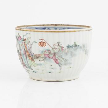 A porcelain bowl, China, late Qing dynasty, end of the 19th century.