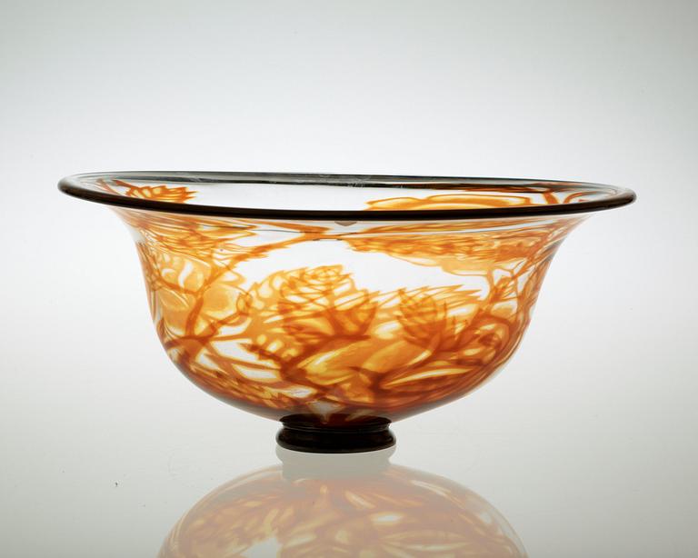 An Eva Englund 'Graal' glass bowl, Orrefors 1978.