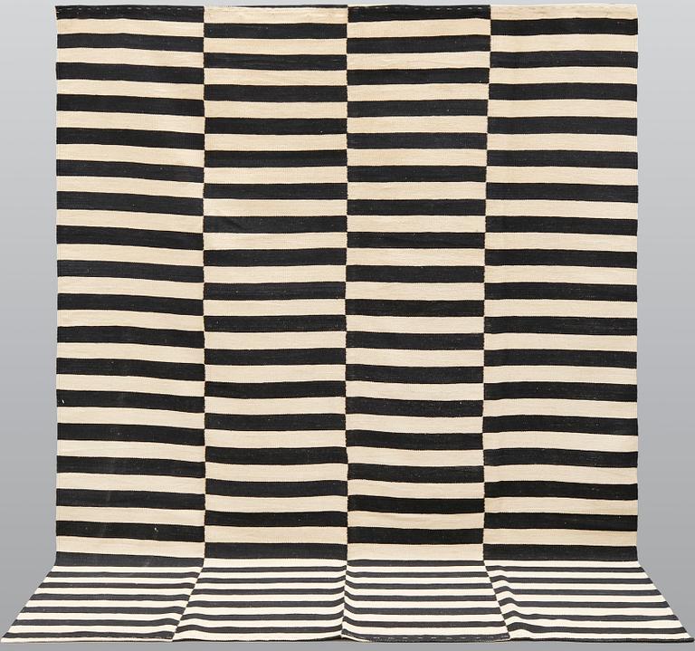 A carpet, flat weave, ca 288 x 210 cm.