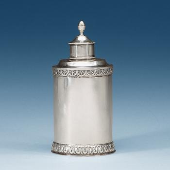 909. A Swedish 18th century parcel-gilt tea-caddie, makers mark of  Pehr Zethelius, Stockholm 1799.