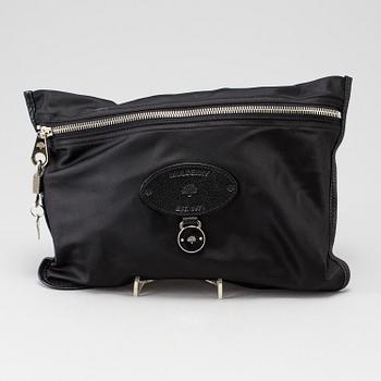 A foldable Mulberry weekend bag.