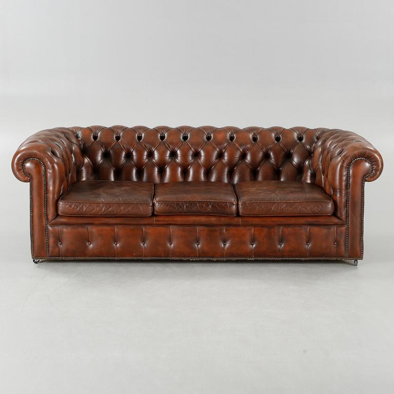 SOFFA, Chesterfield-modell, 1900-talets andra hälft.