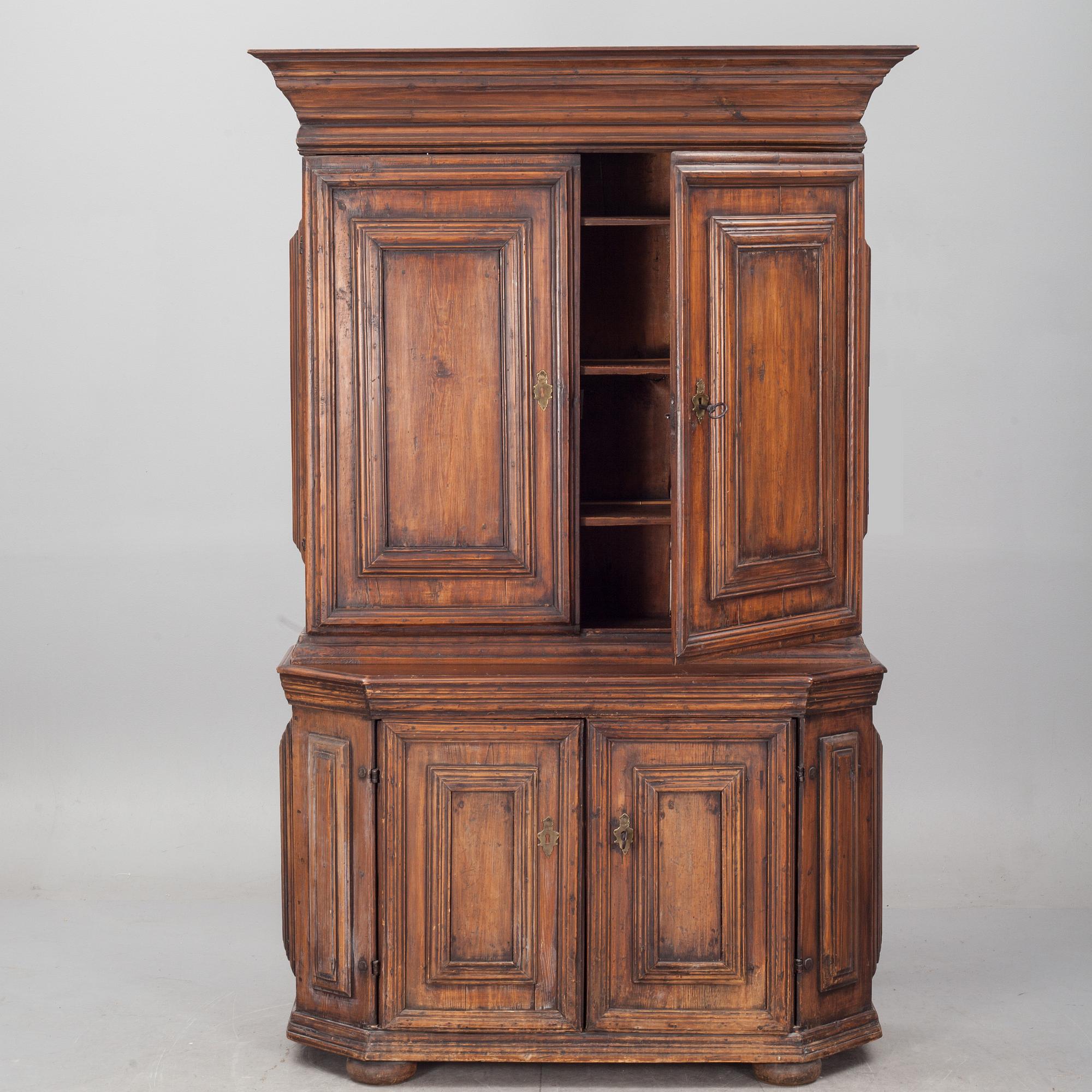 SKÅP, barock. 1700-tal.