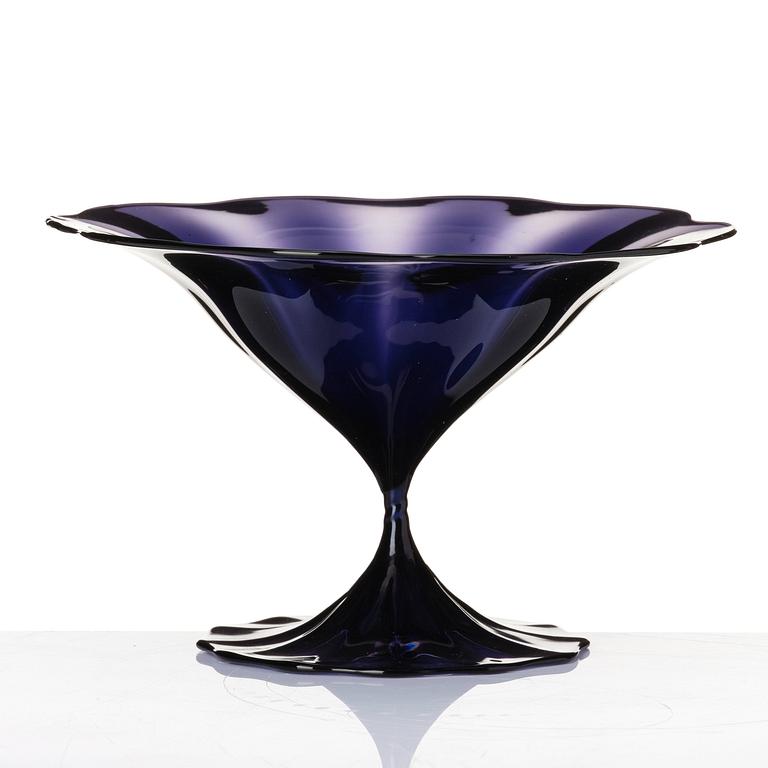 Simon Gate, a purple glass bowl 'Slottsglas', Orrefors Sweden 1920s.