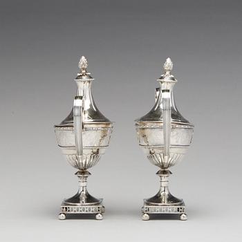 Hans Lyberg, sockerskålar med lock, ett par, silver, Borås 1805. Sengustavianska.