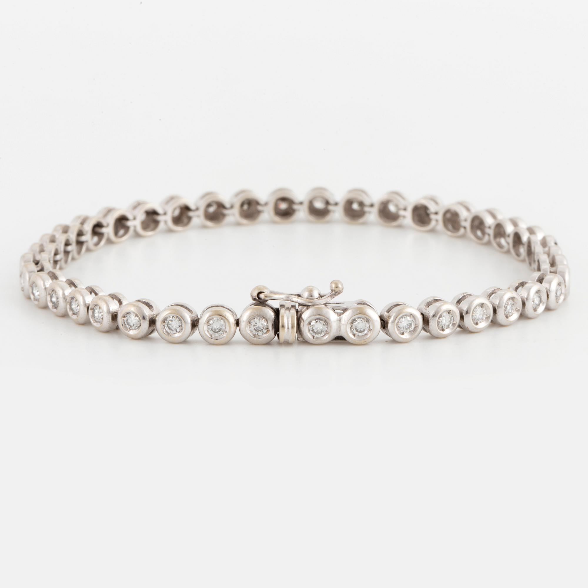 A brilliant-cut diamond bracelet.