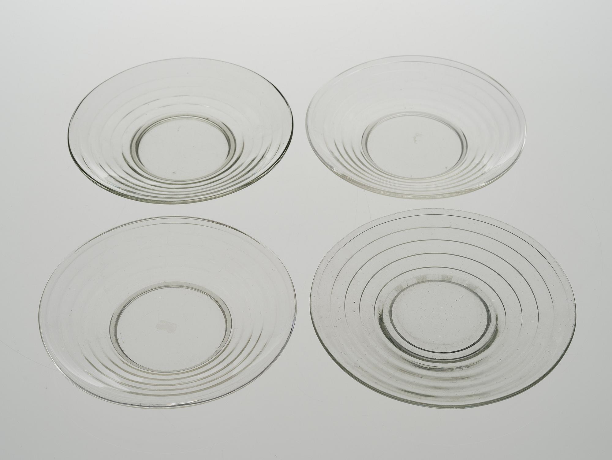 A collection of 20 glass tableware "Böljeblick" for Karhulan Lasitehdas, Finland, 1930-1940s.