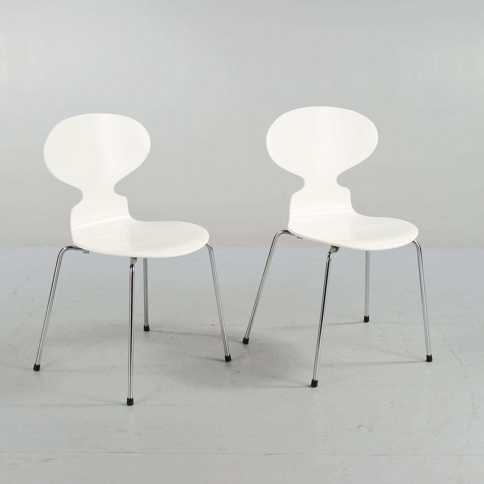 STOLAR, ett par, "Myran", Arne Jacobsen för Fritz Hansen.