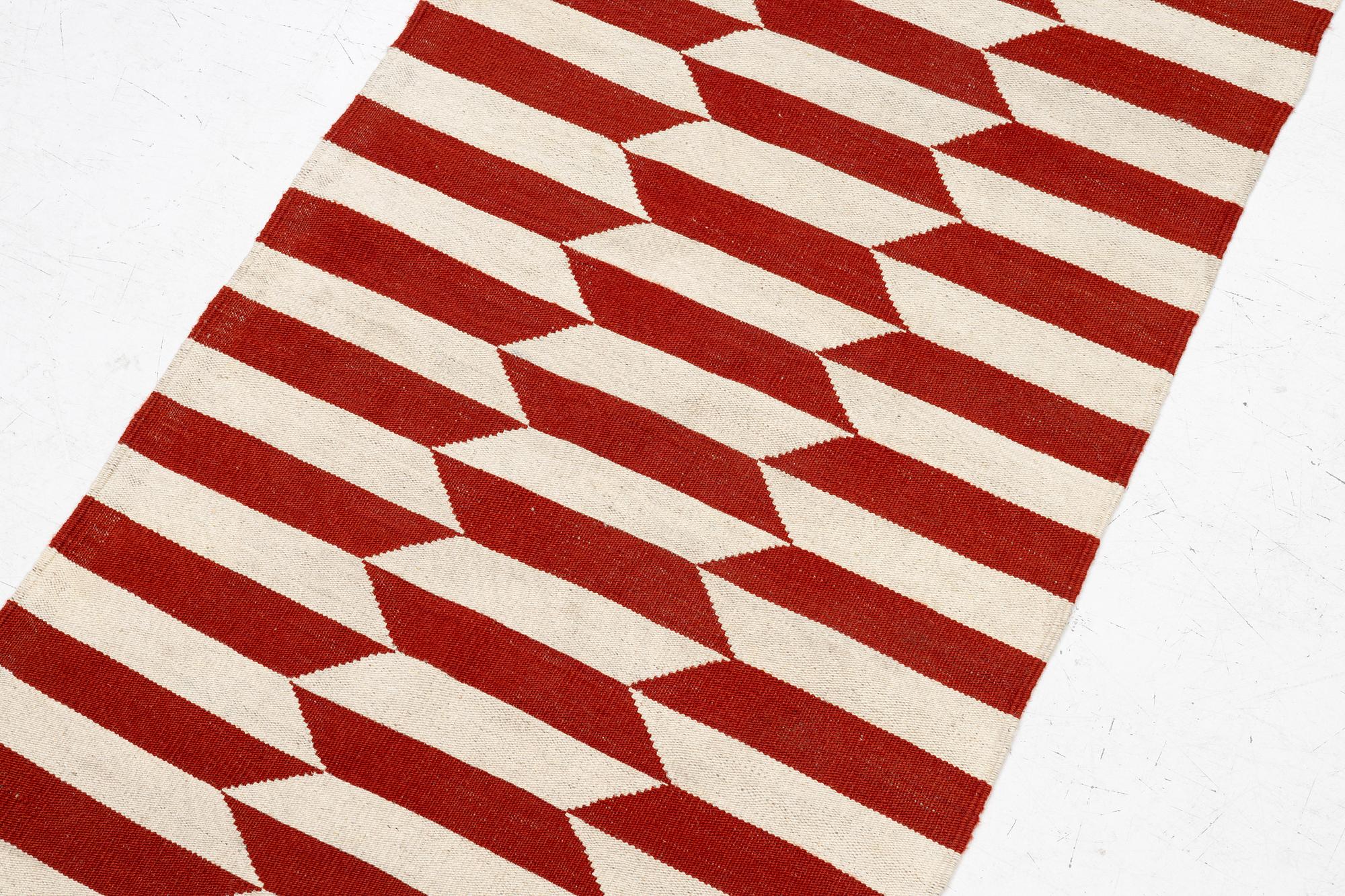 Gallerimatta, slätväv, ca 300 x 82 cm.