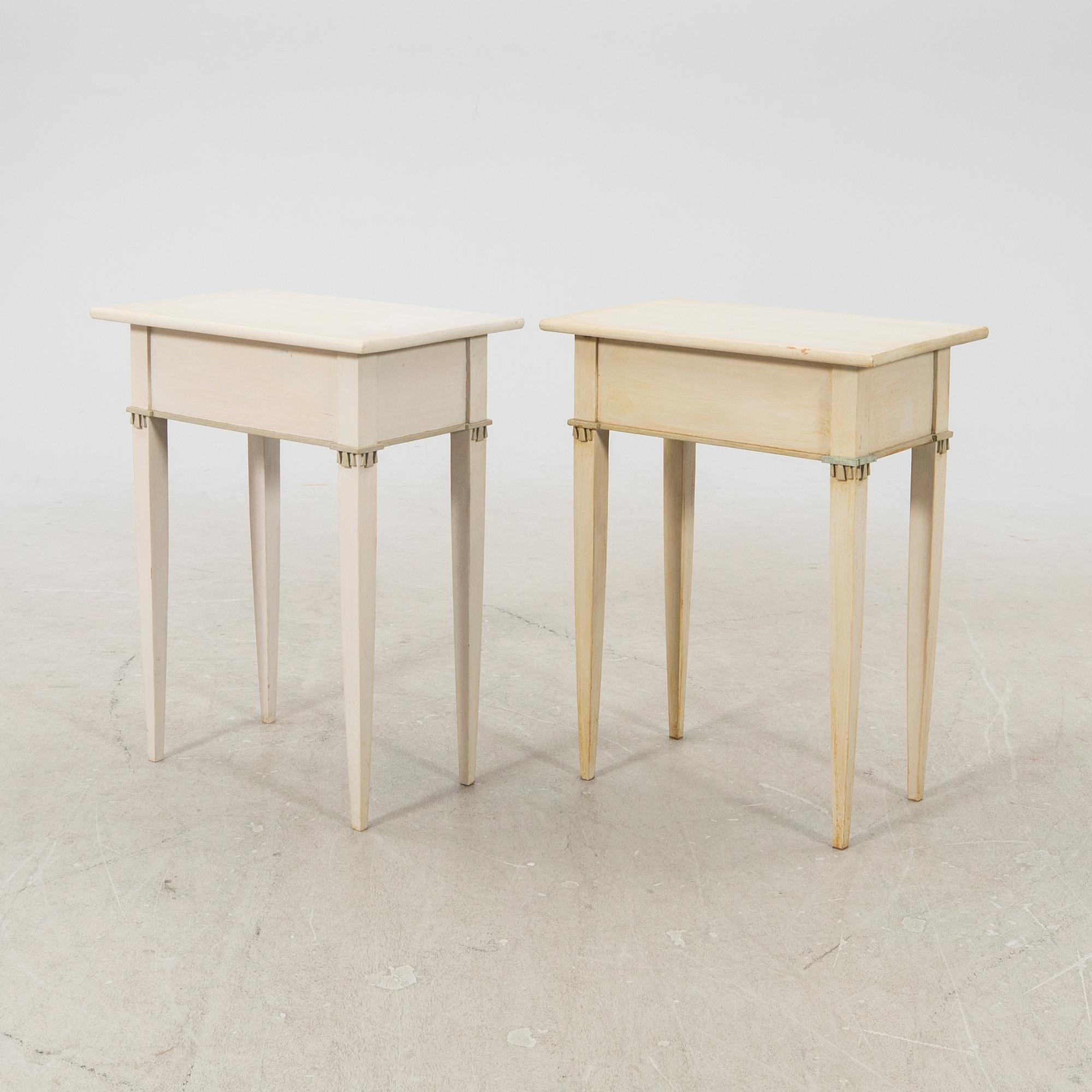 Sängbord/sidobord ett par Gustaviansk stil omkring 1900.