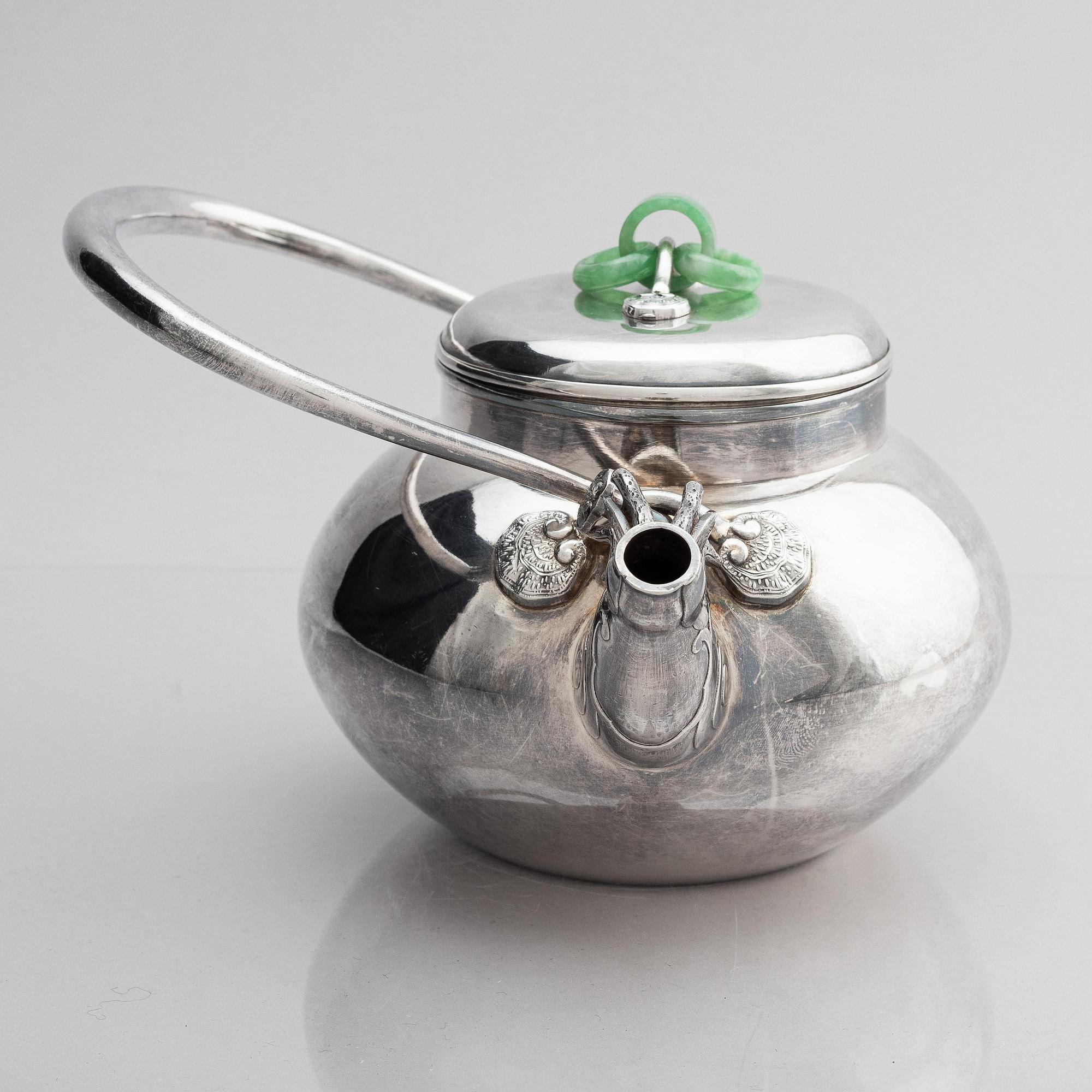 A silver tea pot with cover, Japan, early 20th century.