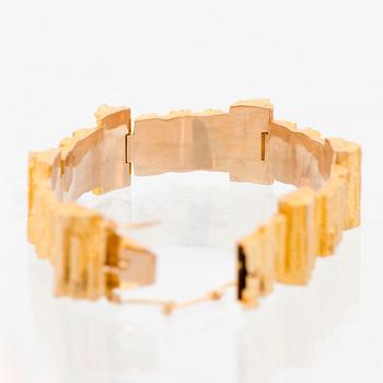 A BJÖRN WECKSTRÖM BRACELET, 'Mystica', 14K gold. Lapponia 1977.
