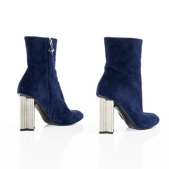 Louis Vuitton, stövletter, "Blue Velvet Crystal Heel Boot", storlek 37.