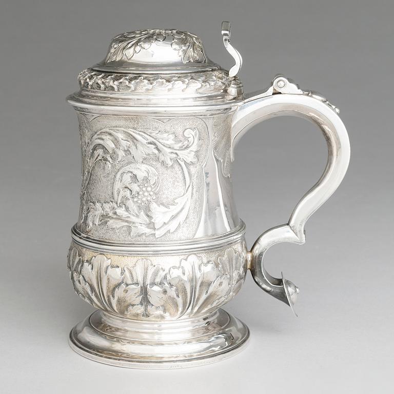 JOHN EDWARDS II, a sterling silver tankard, mark of John Edwards II or possibly of his son, London 1755.