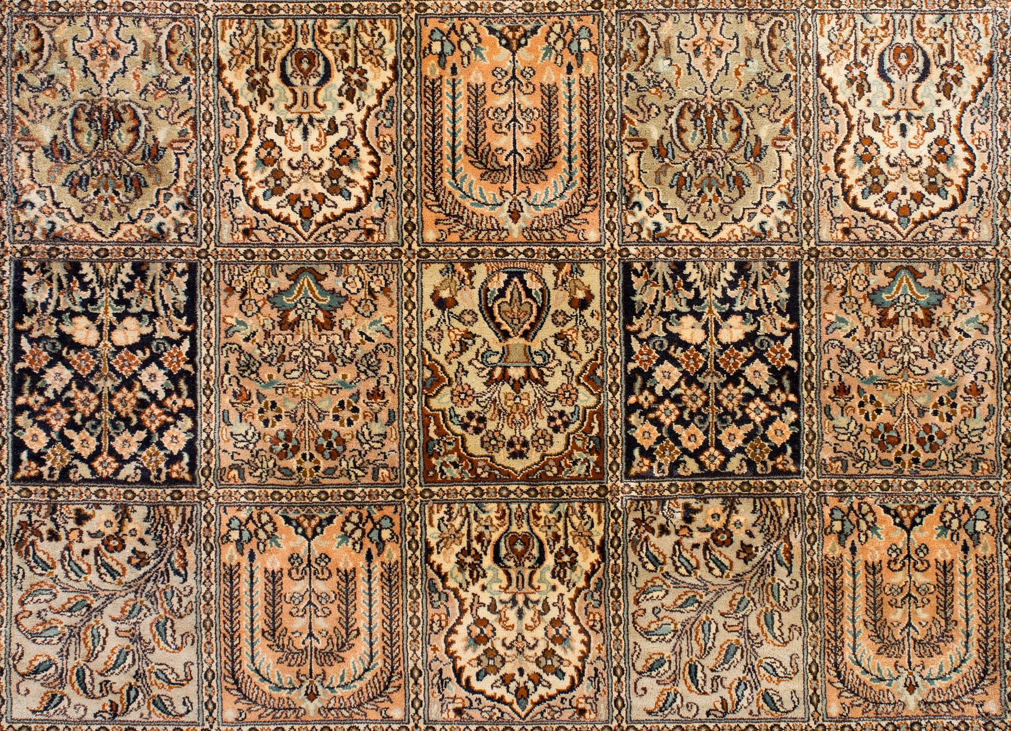 Matto, silkki, Kashmir. Noin 220 x 159 cm.