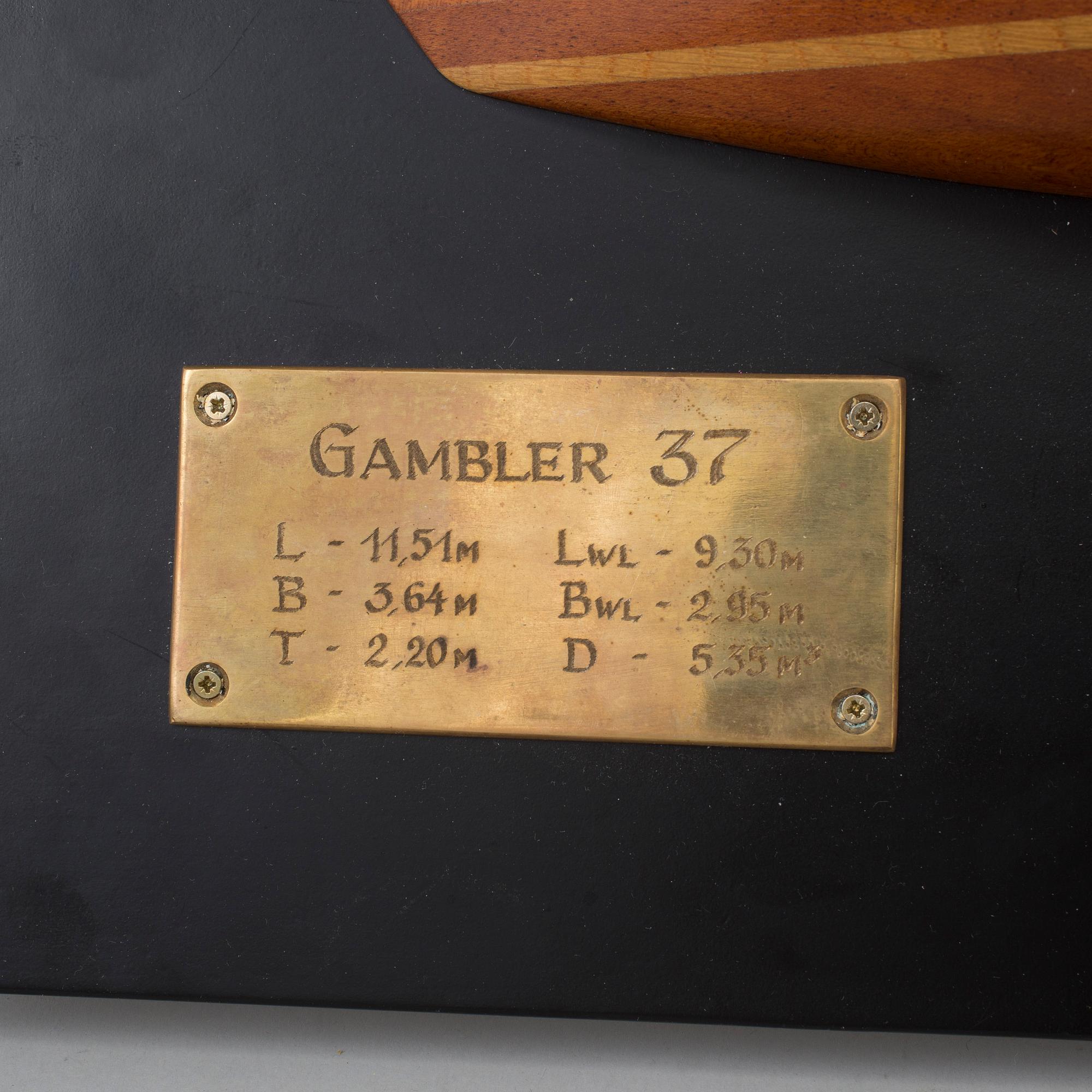 HALVMODELL/BÅTMODELL, "Gambler 37"
ritad av Peter Norlin (1941-2012).