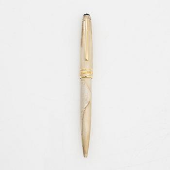 Montblanc, a 'Meisterstück Solitaire' ball point pen.