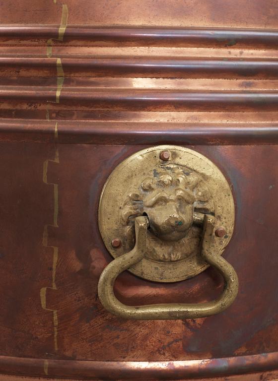 VATTENTUNNA MED LOCK, märkt Molin Norrtälje, sent 1800-tal.